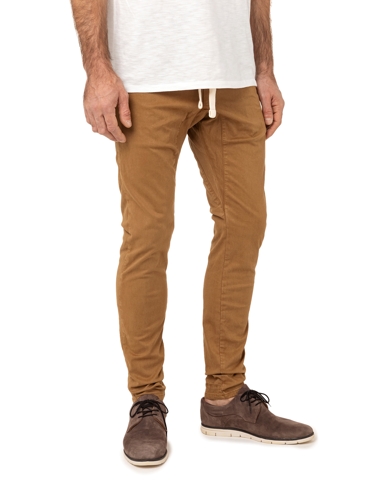 PANTALON TAPERED MOCHA